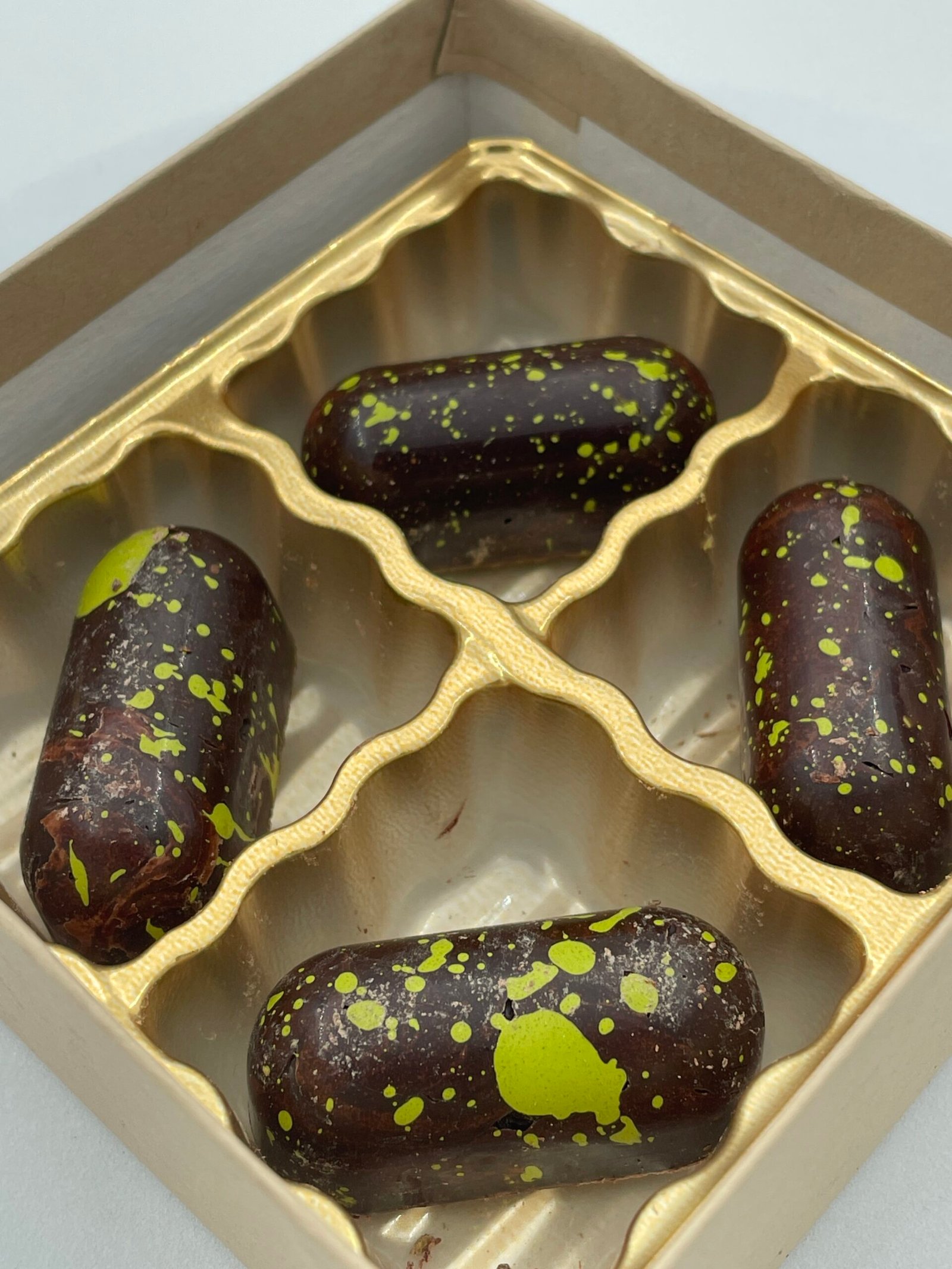 Shroom Chocolate Bites – Semi-sweet mushroom-infused chocolate pieces in bite-sized form